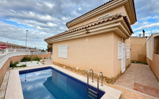 Herverkoop - Villa -
Torrevieja - Costa Blanca