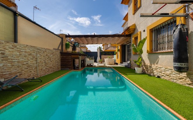 Resale - Villa -
Los Montesinos - La Herrada