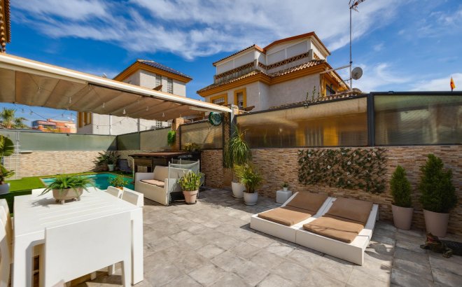 Resale - Villa -
Los Montesinos - La Herrada
