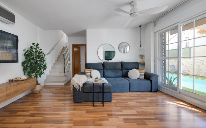 Resale - Villa -
Los Montesinos - La Herrada