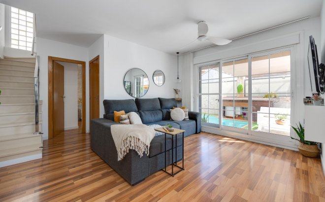 Resale - Villa -
Los Montesinos - La Herrada