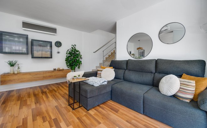 Resale - Villa -
Los Montesinos - La Herrada