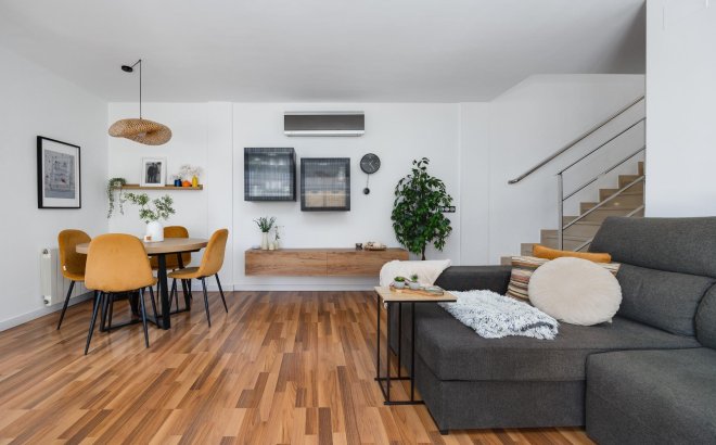 Resale - Villa -
Los Montesinos - La Herrada