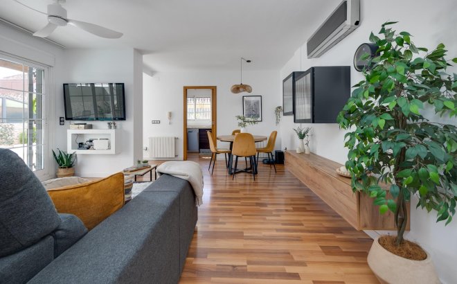 Resale - Villa -
Los Montesinos - La Herrada