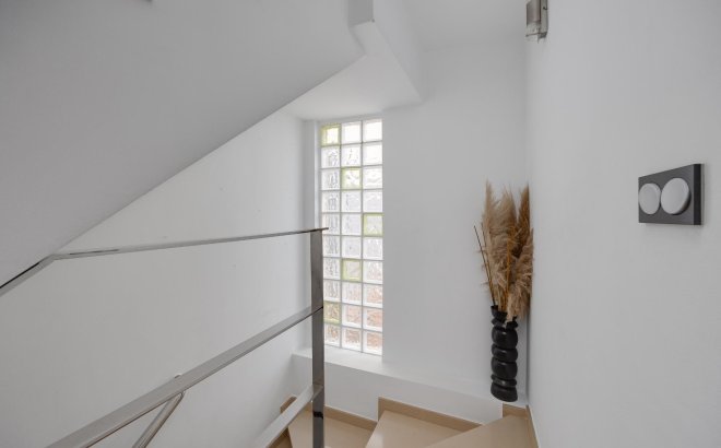 Resale - Villa -
Los Montesinos - La Herrada