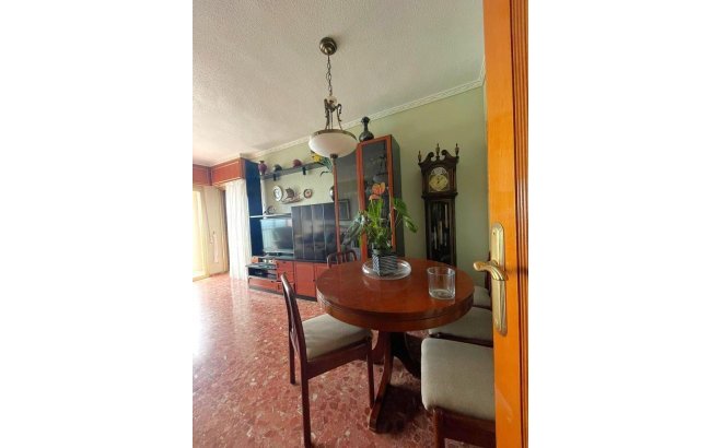 Herverkoop - Appartement -
Torrevieja - Estacion De Autobuses