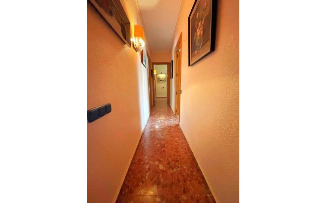 Herverkoop - Appartement -
Torrevieja - Estacion De Autobuses