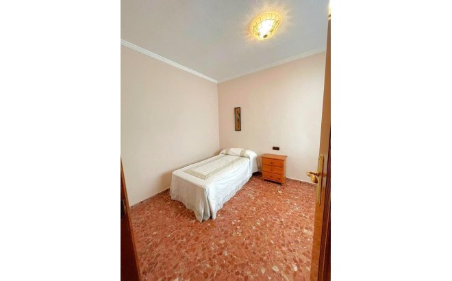 Herverkoop - Appartement -
Torrevieja - Estacion De Autobuses