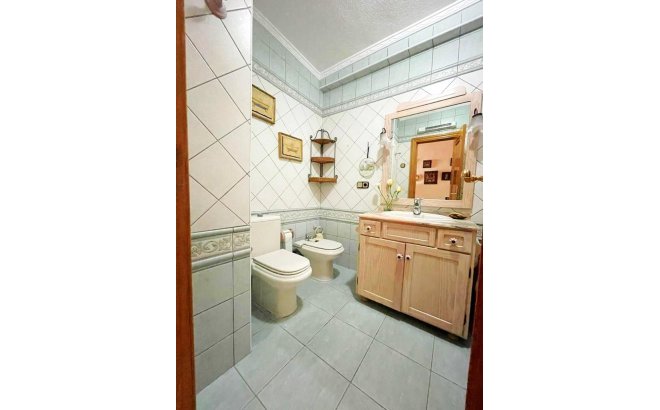 Herverkoop - Appartement -
Torrevieja - Estacion De Autobuses