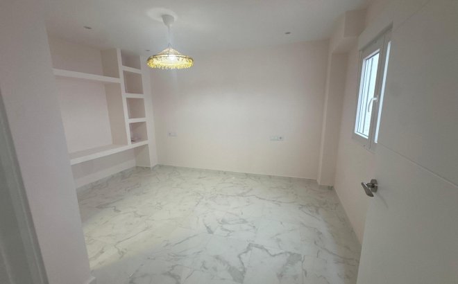 Resale - Apartment -
Torrevieja - Costa Blanca