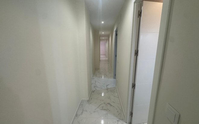 Resale - Apartment -
Torrevieja - Costa Blanca