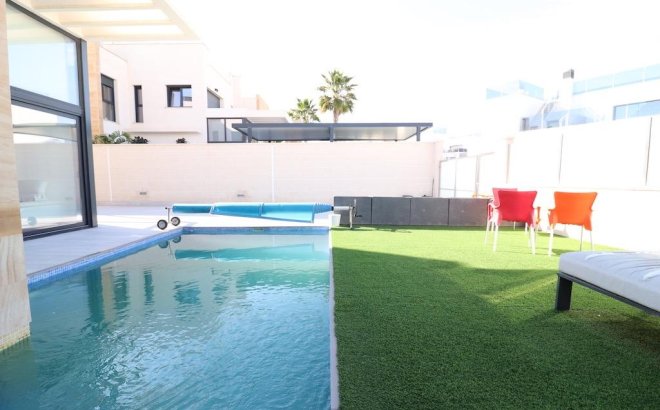 Resale - Villa -
Orihuela Costa - Costa Blanca