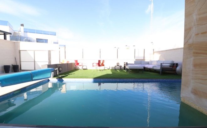 Resale - Villa -
Orihuela Costa - Costa Blanca