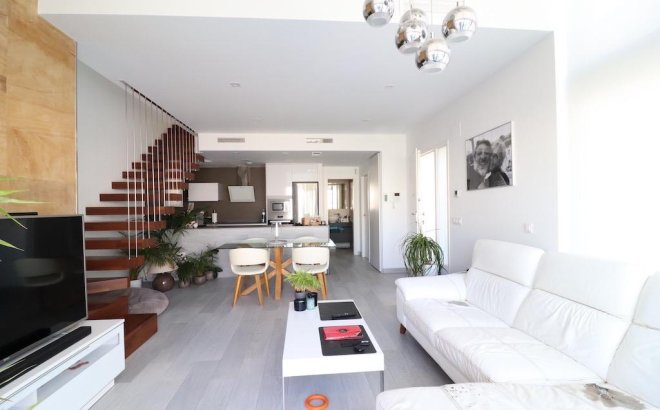 Resale - Villa -
Orihuela Costa - Costa Blanca