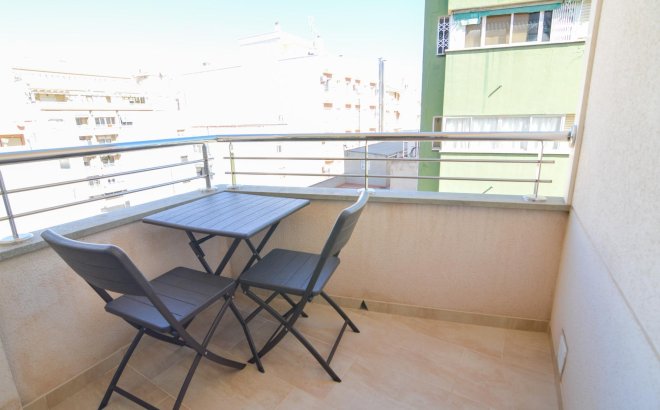 Herverkoop - Appartement -
Torrevieja - Playa del Cura