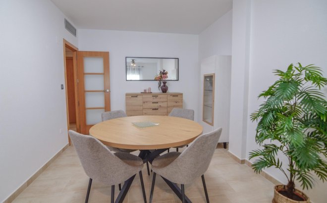 Herverkoop - Appartement -
Torrevieja - Playa del Cura