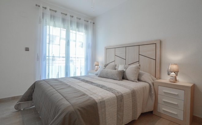 Herverkoop - Appartement -
Torrevieja - Playa del Cura