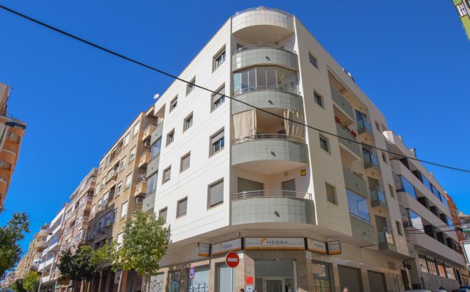 Herverkoop - Appartement -
Torrevieja - Playa del Cura