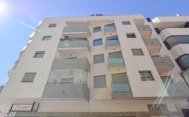 Herverkoop - Appartement -
Torrevieja - Playa del Cura