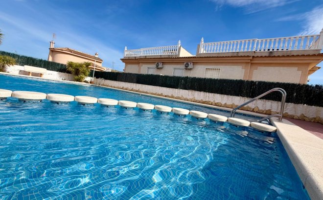 Revente - Semi Detached -
Rojales - Pueblo