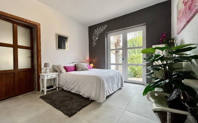 Resale - Villa -
Cabo Roig - Costa Blanca