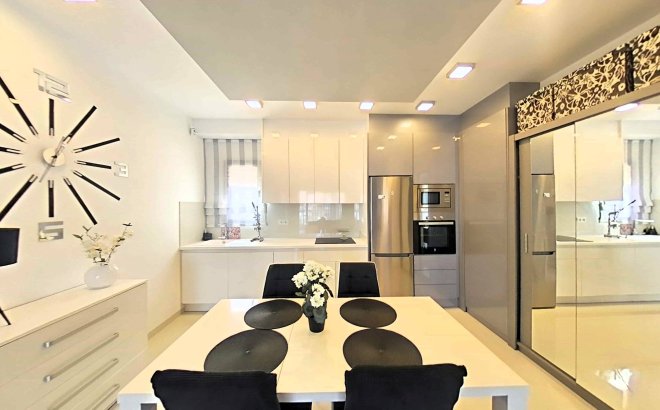 Resale - Apartment -
Pilar de la Horadada - La Torre De La Horadada