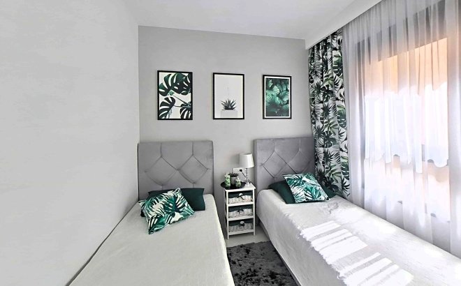 Resale - Apartment -
Pilar de la Horadada - La Torre De La Horadada