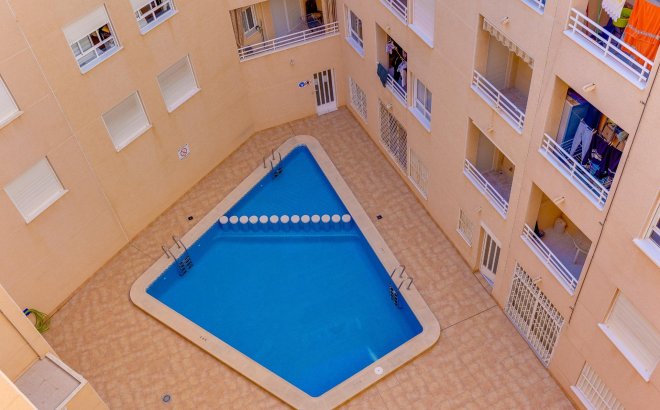 Herverkoop - Appartement -
Torrevieja - Estacion De Autobuses
