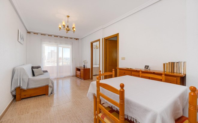 Herverkoop - Appartement -
Torrevieja - Estacion De Autobuses