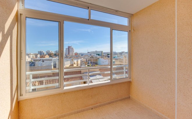 Herverkoop - Appartement -
Torrevieja - Estacion De Autobuses