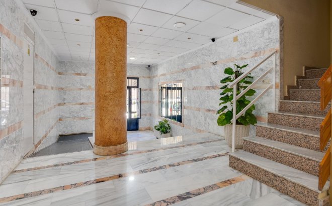 Herverkoop - Appartement -
Torrevieja - Estacion De Autobuses