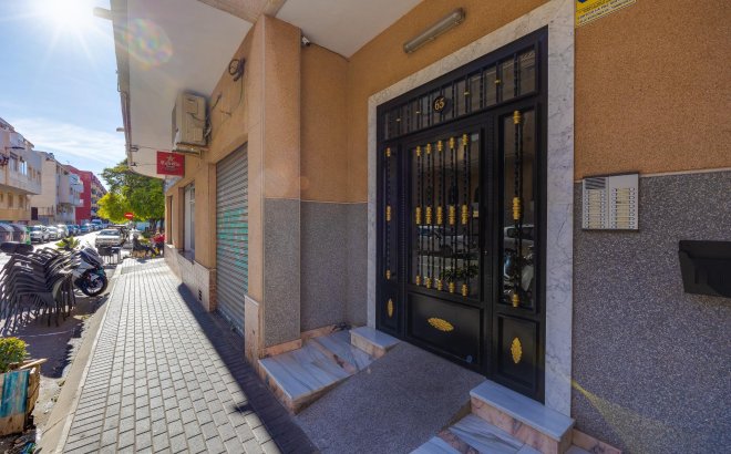 Herverkoop - Appartement -
Torrevieja - Estacion De Autobuses