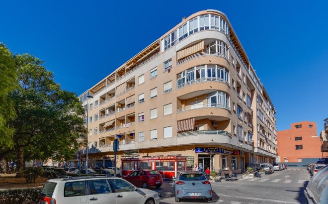 Herverkoop - Appartement -
Torrevieja - Estacion De Autobuses