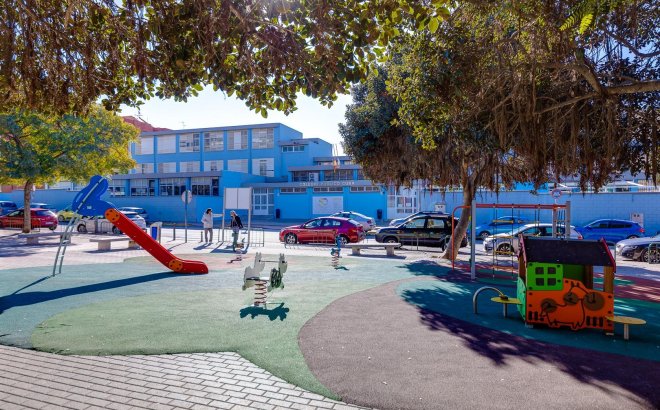 Herverkoop - Appartement -
Torrevieja - Estacion De Autobuses