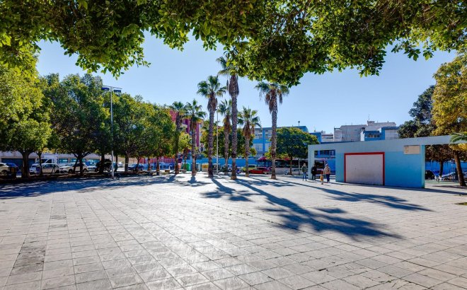 Herverkoop - Appartement -
Torrevieja - Estacion De Autobuses