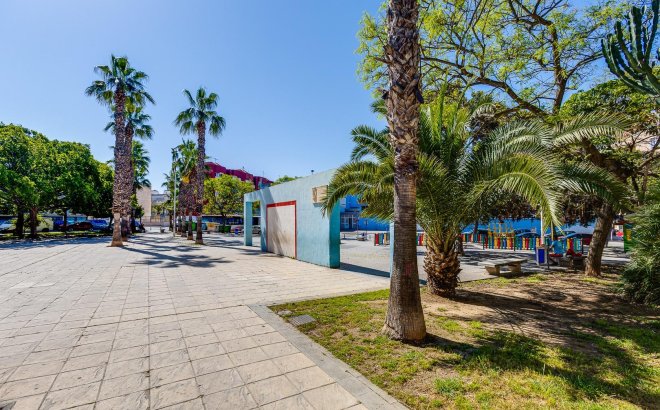 Herverkoop - Appartement -
Torrevieja - Estacion De Autobuses