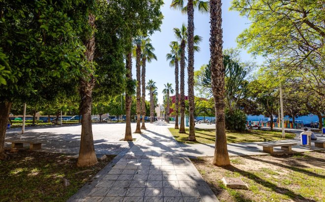 Herverkoop - Appartement -
Torrevieja - Estacion De Autobuses