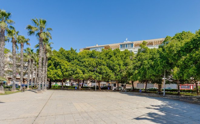 Herverkoop - Appartement -
Torrevieja - Estacion De Autobuses