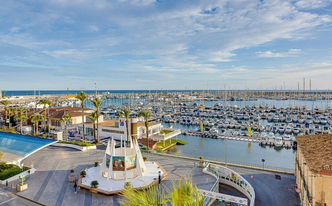 Herverkoop - Appartement -
Torrevieja - Estacion De Autobuses