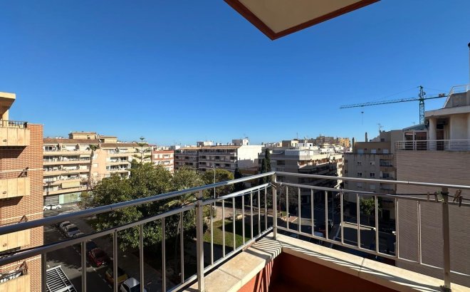 Revente - Appartement -
Torrevieja - Estacion De Autobuses