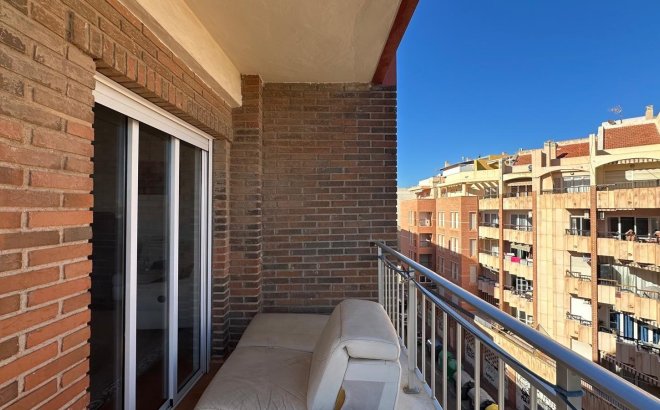 Revente - Appartement -
Torrevieja - Estacion De Autobuses