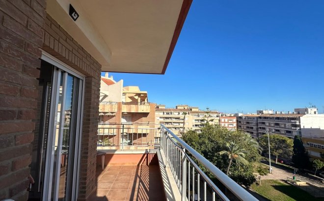 Revente - Appartement -
Torrevieja - Estacion De Autobuses