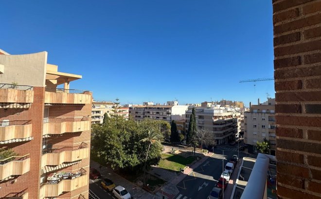 Revente - Appartement -
Torrevieja - Estacion De Autobuses