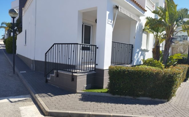 Resale - Bungalow -
Torrevieja - Costa Blanca