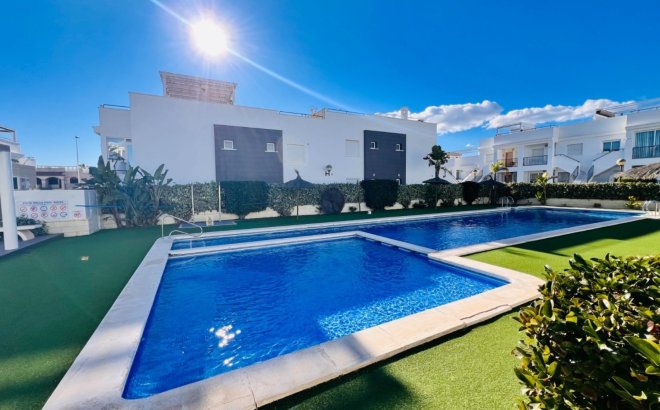 Resale - Bungalow -
Torrevieja - Costa Blanca