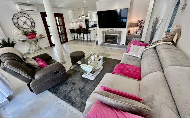 Revente - Villa -
Cabo Roig - Costa Blanca