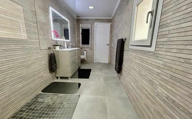 Revente - Villa -
Cabo Roig - Costa Blanca