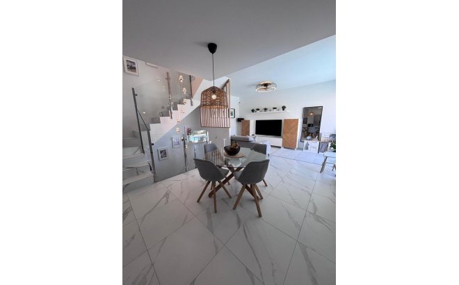 Revente - Villa -
Villamartin - Costa Blanca