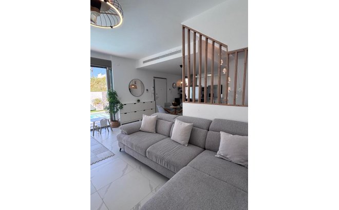 Revente - Villa -
Villamartin - Costa Blanca