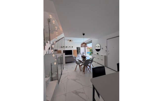 Revente - Villa -
Villamartin - Costa Blanca